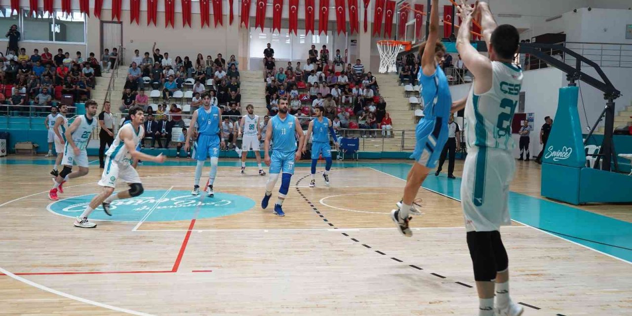 Çayırova Belediyesi Basketbol Takımı rakibini farklı yendi