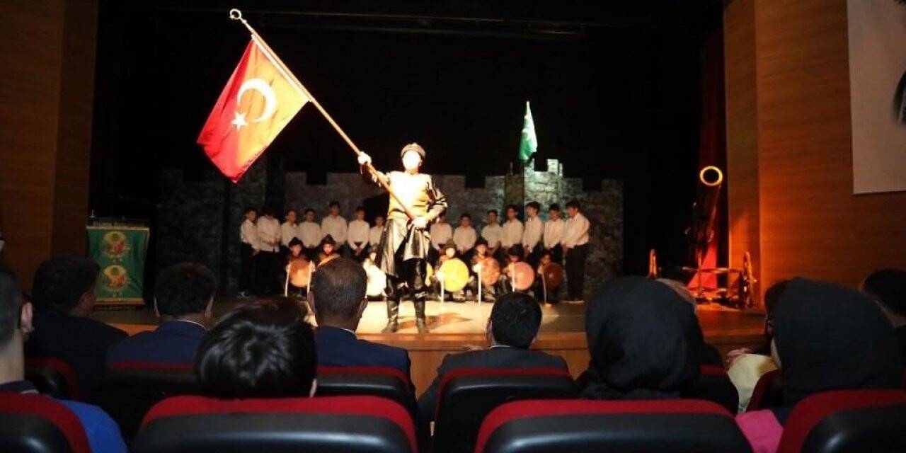 Öğrenciler İstanbul’un Fethini kutladı