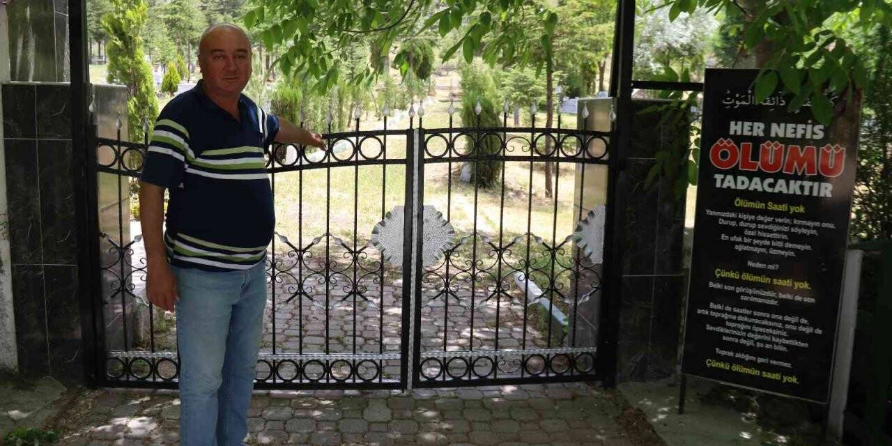 Hırsızlar çaldı, mahalleli kendi imkanlarıyla yeniden taktı