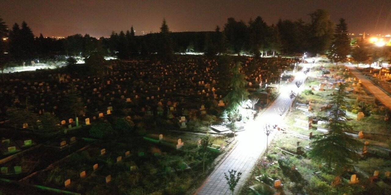 Şehir mezarlığı aydınlatılıyor
