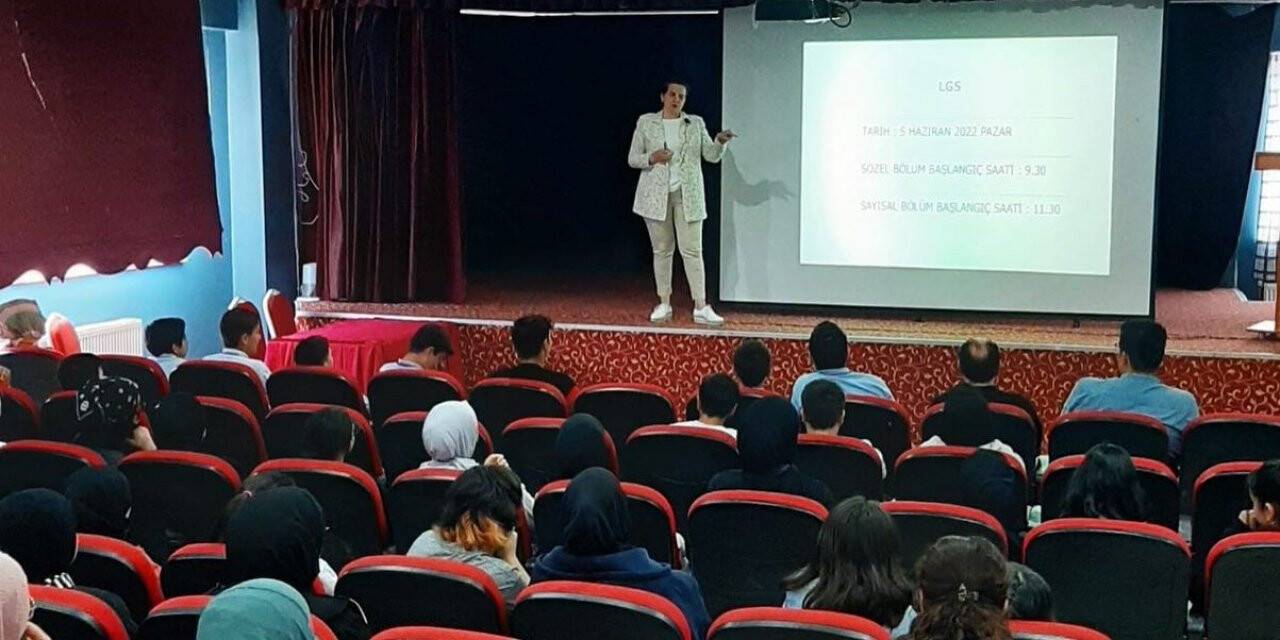 Sınav stresi ile başa çıkmanın formülleri aktarıldı