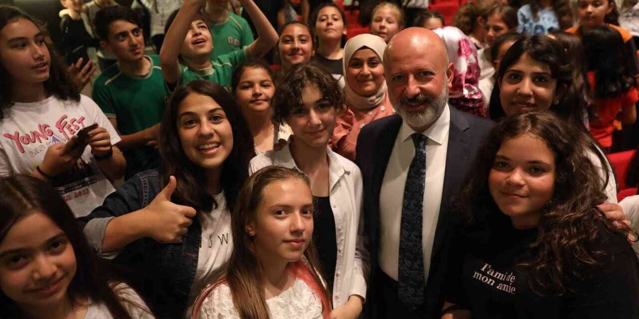 Başkan Çolakbayrakdar: “Gençlerimizle büyük ve güçlü Türkiye’yi inşa ediyoruz”