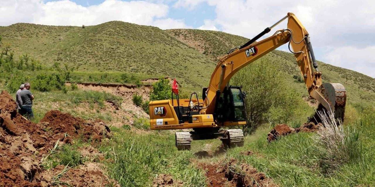 Van Büyükşehir Belediyesinin tarımsal faaliyetleri çiftçilerin yüzünü güldürüyor