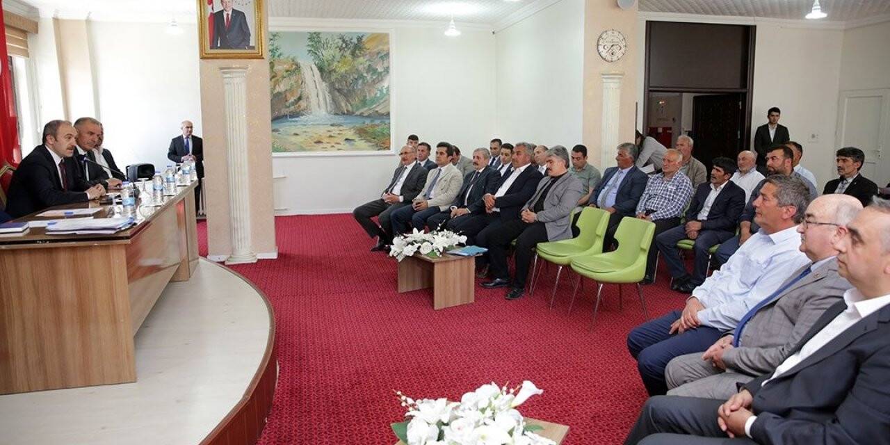 Vali Epcim: “Tüm köyleri asfalta kavuşturma hedefimize yoğunlaştık”