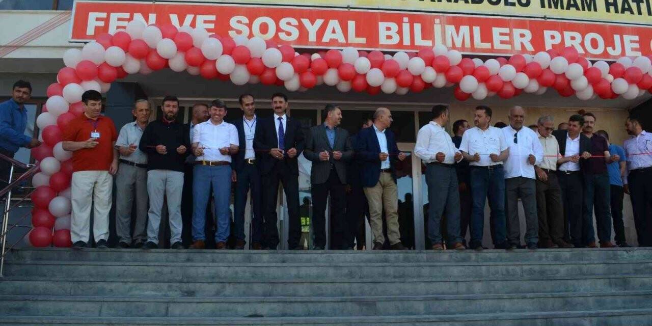 Develi Ahmed İslamoğlu Anadolu İmam Hatip Lisesinde Bilim Fuarı açıldı