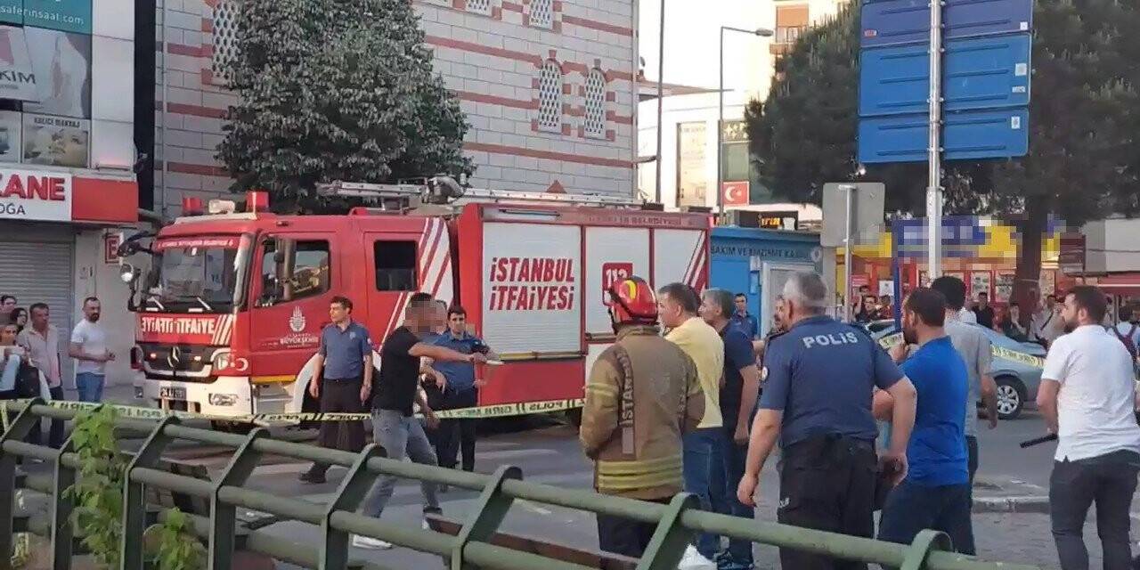 Ümraniye’de korku dolu anlar: Önüne gelene bıçak çekip intihara kalkıştı