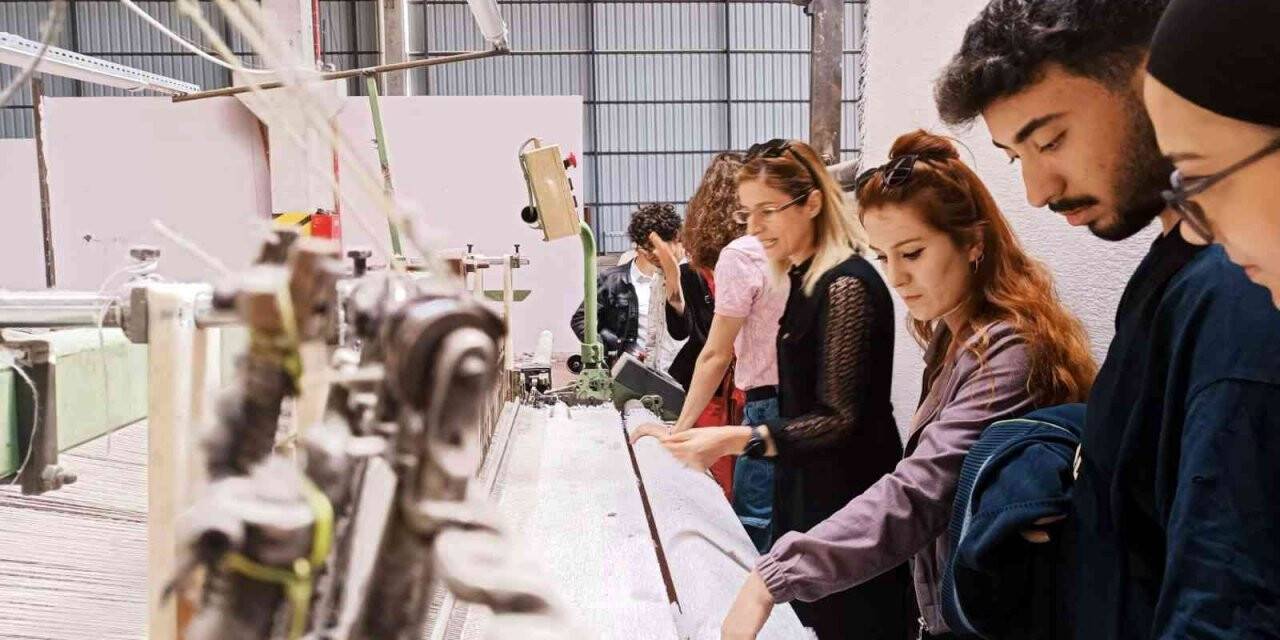 Üniversite öğrencileri halı üretim tesisini gezdi