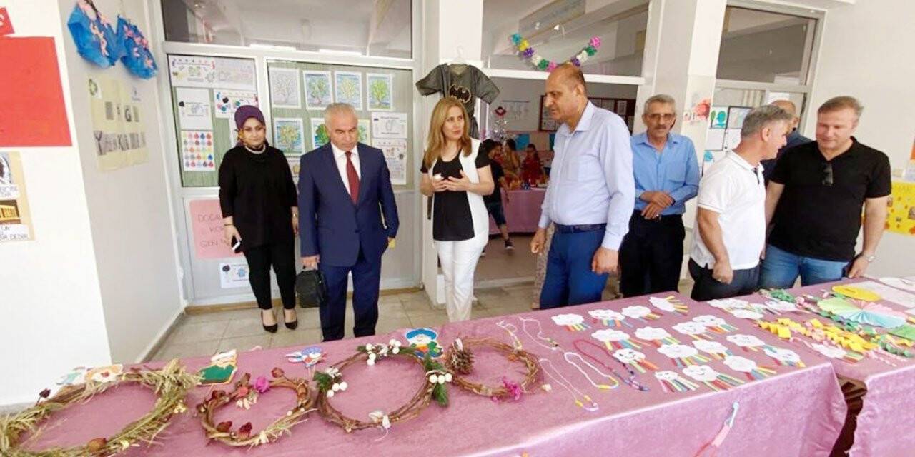 Minik öğrencilerden atık sergisi ve defilesi