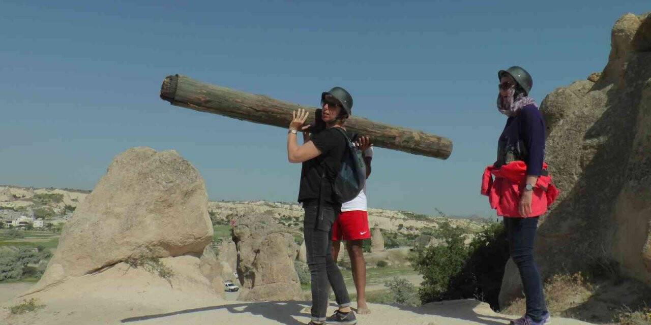 Omzunda odunla Kapadokya’da koştu, görenler şaştı kaldı