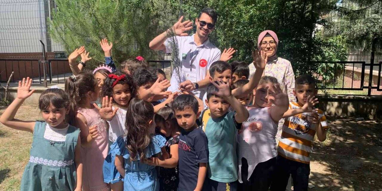 Osmaniye’de okullara fidan dağıtılıyor