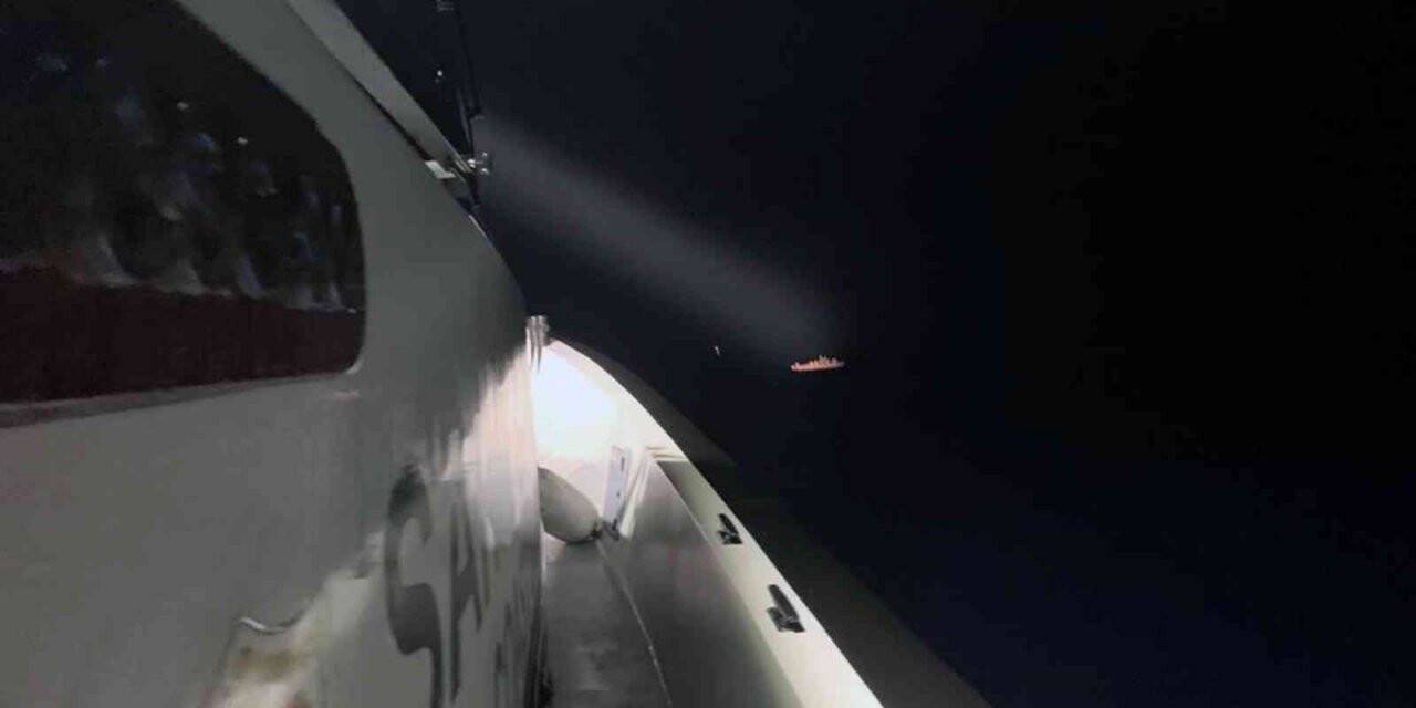 2 göçmen kaçakçısı yakalandı, 15 düzensiz göçmen kurtarıldı