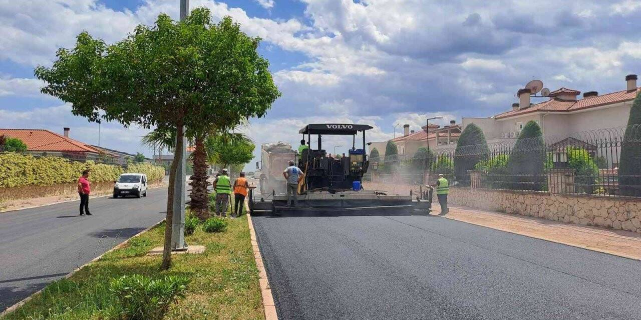 Döşemealtı Belediyesi, ilçeyi modern yollara kavuşturuyor
