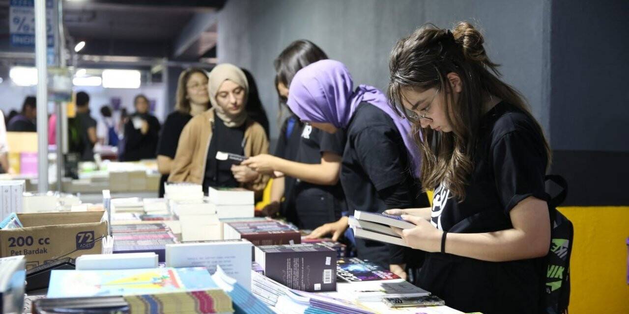 Merkezefendi’de 2 bin öğrenci kitaplarla buluştu