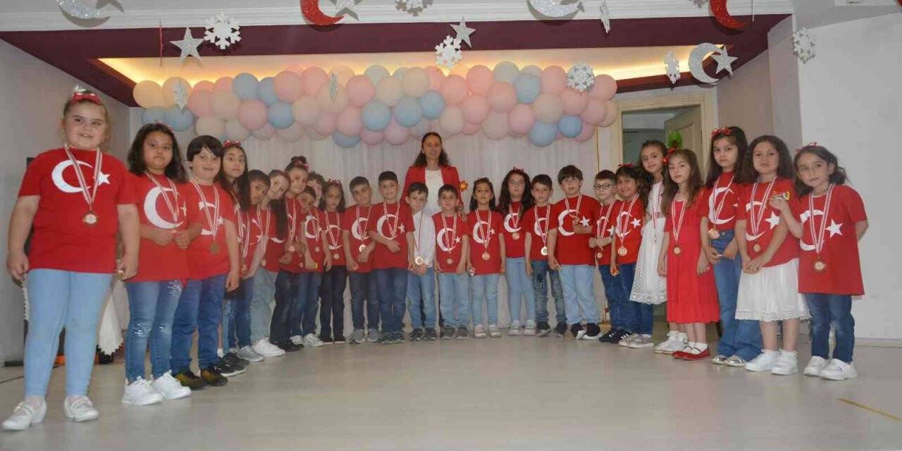 Minik öğrenciler ailelerine yeteneklerini gösterdi