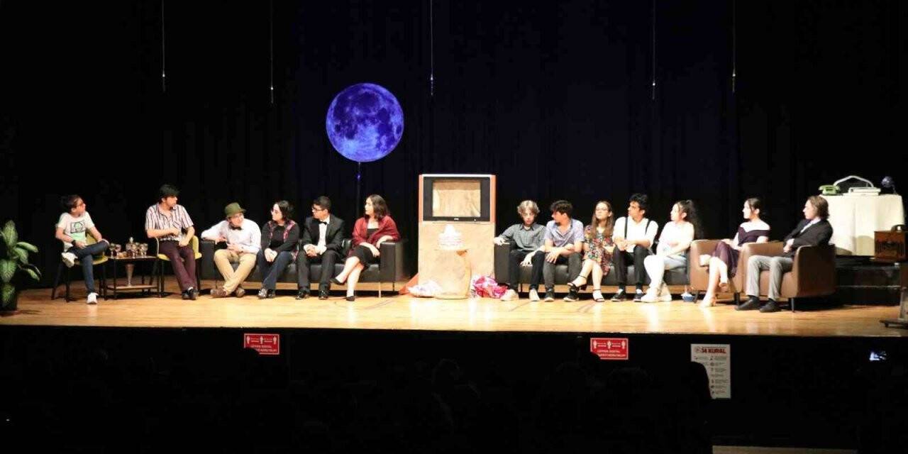 KEAL öğrencileri, sahne performansları ile göz doldurdu