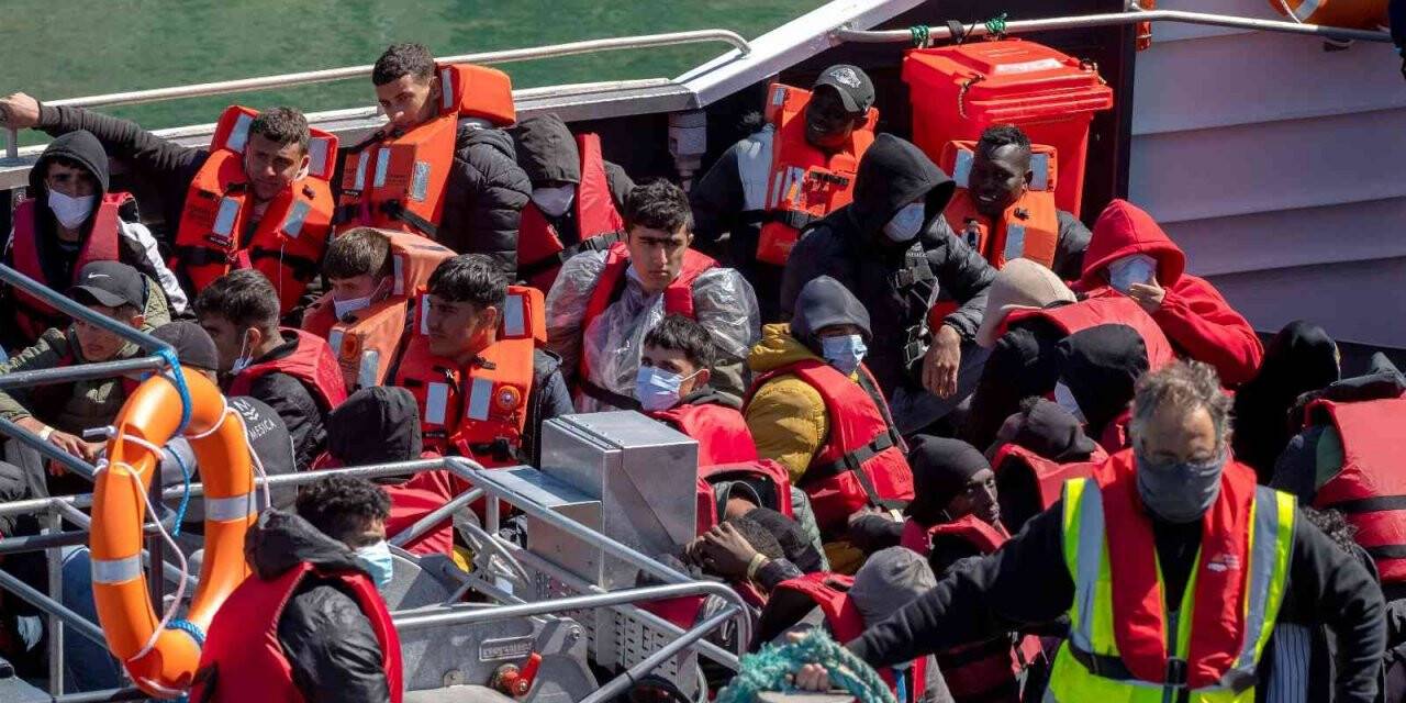 İngiltere, yasa dışı göçmenleri 14 Haziran’da Ruanda’ya göndermeye başlayacak