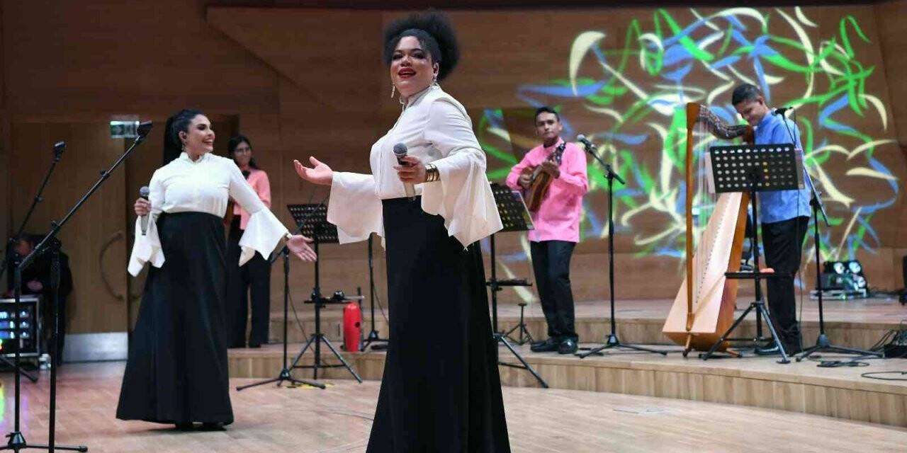 Cumhurbaşkanı Recep Tayyip Erdoğan’ın eşi Emine Erdoğan Başkent Kültür Yolu Festivaline katıldı