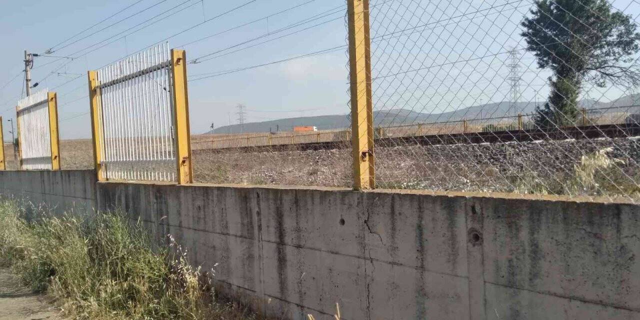 Tren yolu korkuluklarını çalan hırsızlar tutuklandı