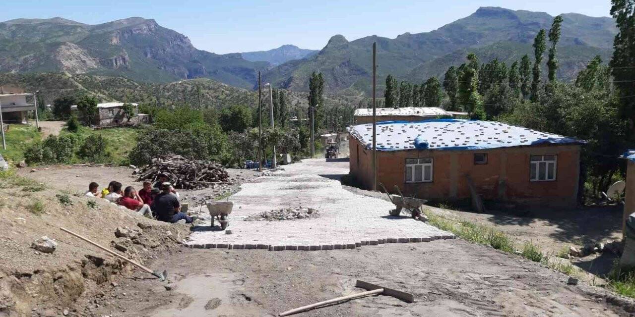 Şenoba Belediyesi’nden parke döşeme çalışması