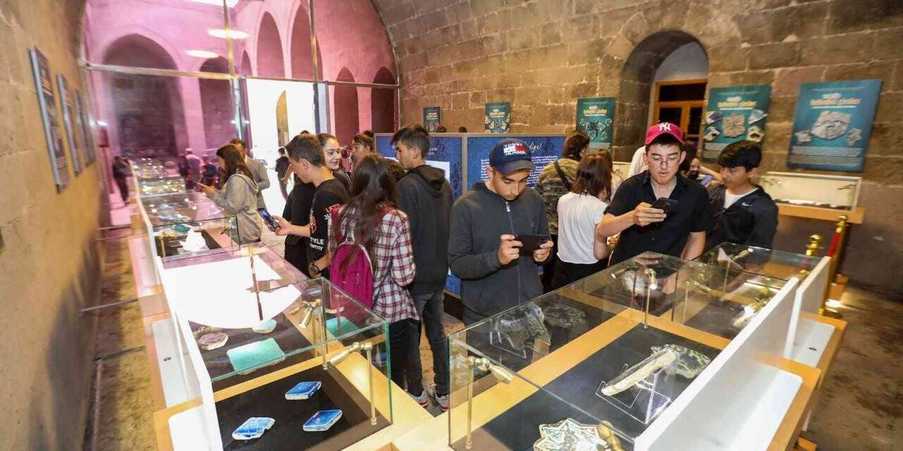 Talaslı öğrenciler, gezerek öğrendiler