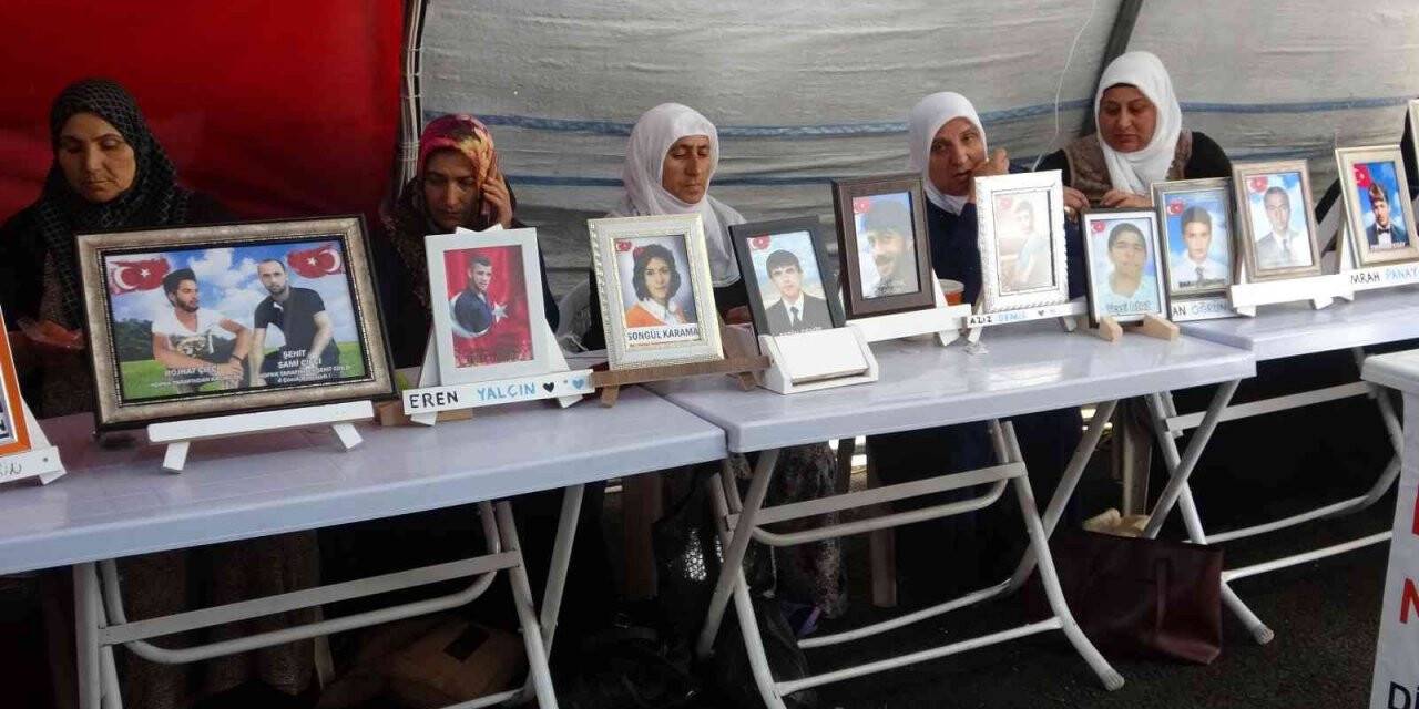 1003 gündür evlatları için HDP’nin kapısında nöbetteler