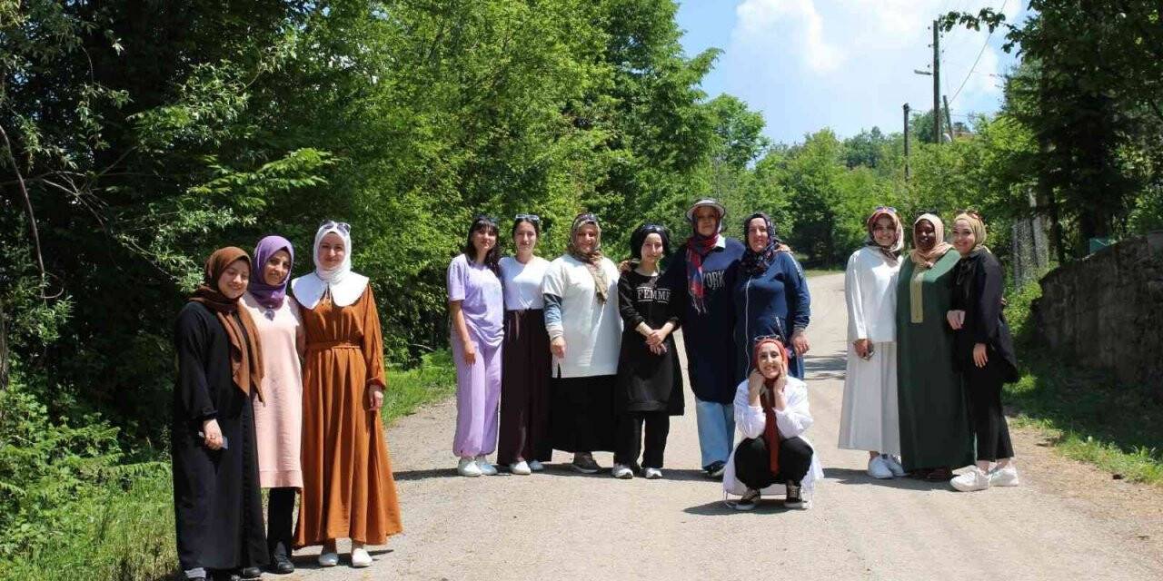 Öğrenciler köyleri geziyor