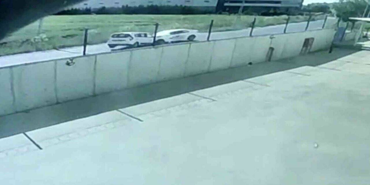 Silivri’de iki araç kafa kafaya çarpıştı: 2 yaralı