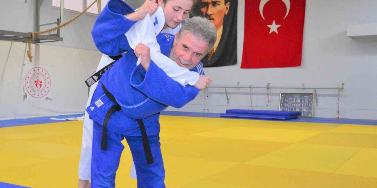 Judo tutkusu ve çalışma azmiyle 56 yaşında Türkiye şampiyonu oldu