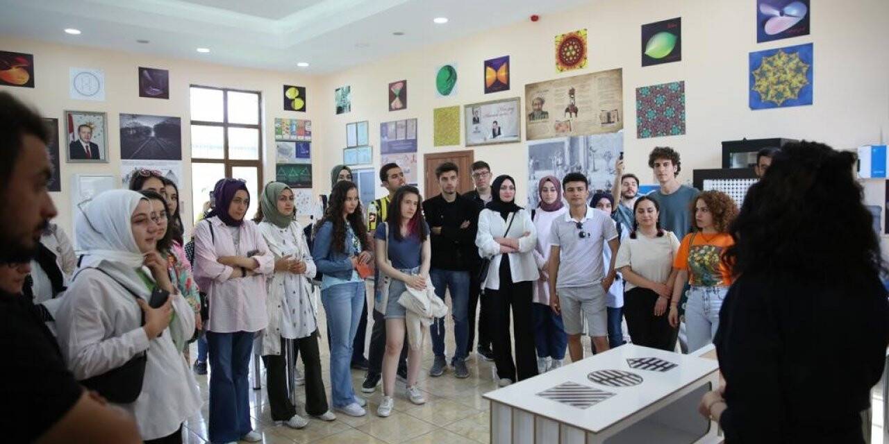 Gazi Üniversitesi öğrencileri Matematik Müzesi’ne hayran kaldı