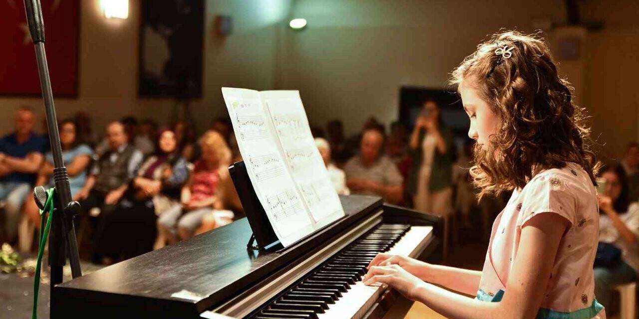 Çocuk piyanistlerin ’Yaza Merhaba’ konseri