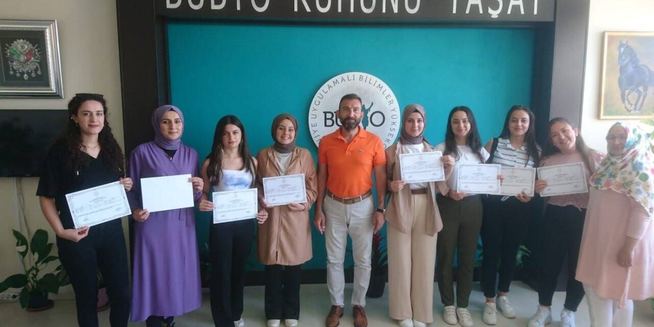 Burhaniye’de üniversiteli gençler işaret dilini öğrendi