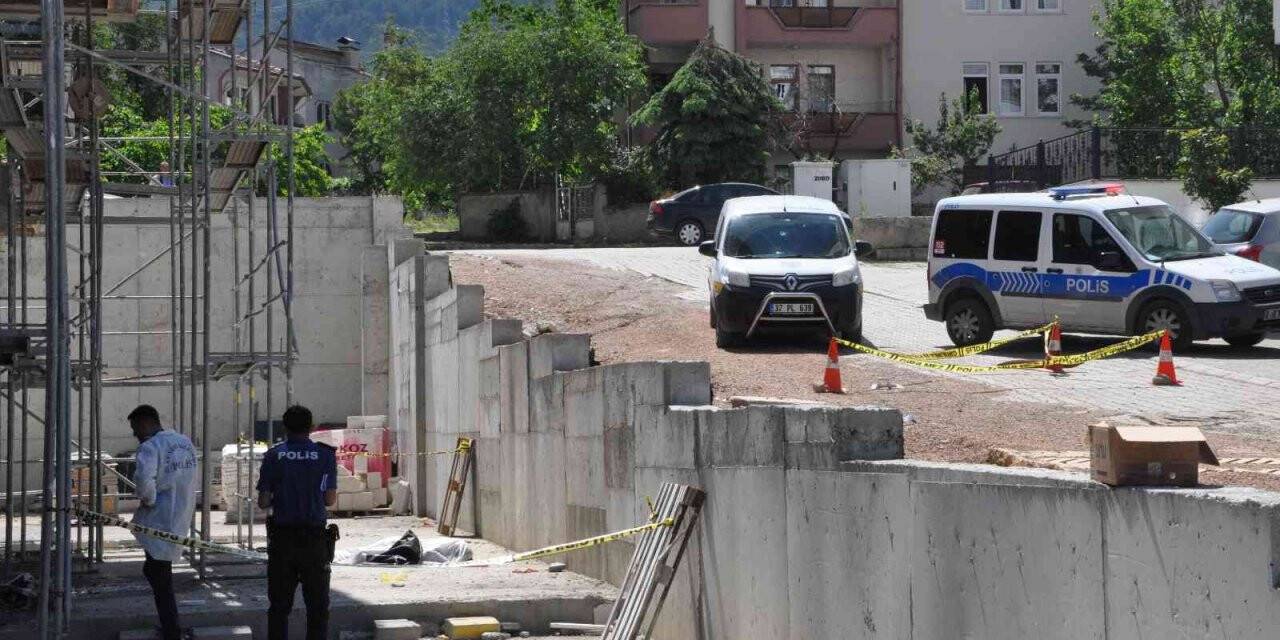 15’inci kattan beton zemine düşen inşaat işçisi hayatını kaybetti