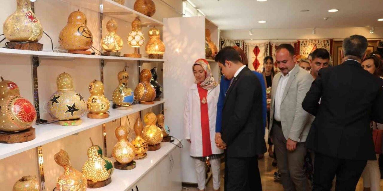 Ahlat’ta yılsonu sergisi