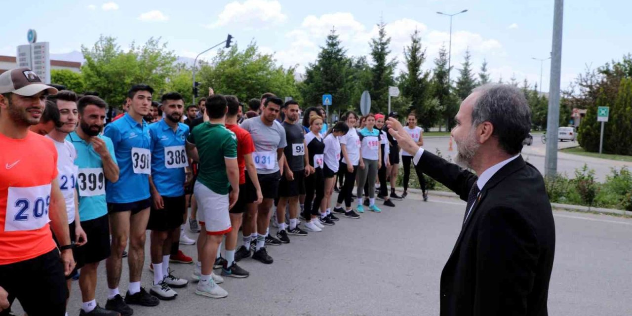 Niğde Ömer Halisdemir Üniversitesi 30. Yıl koşusu yapıldı