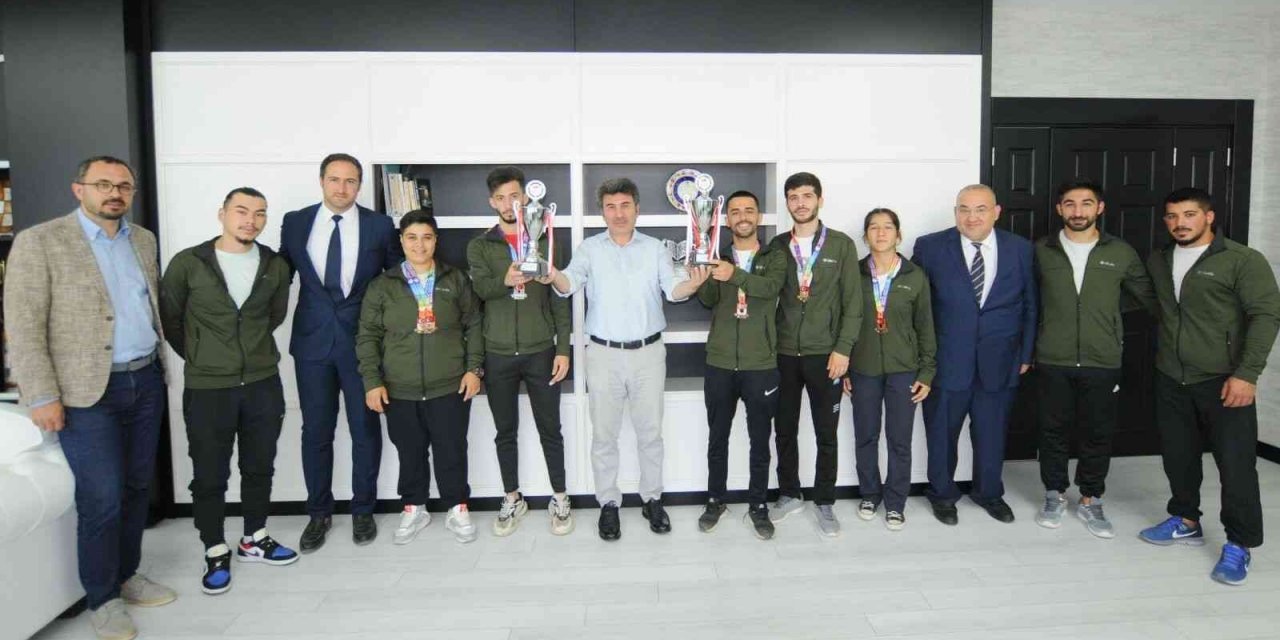 Rektör Karacoşkun’dan başarılı sporculara tebrik