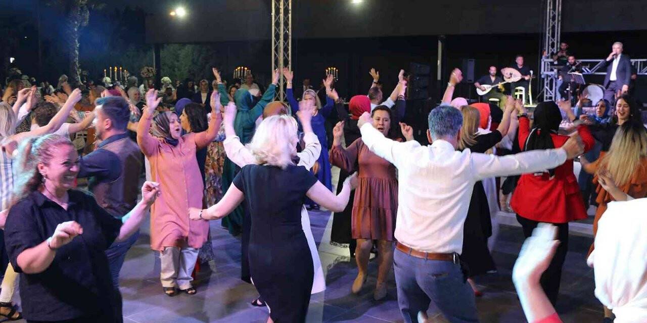 Pandeminin gizli kahramanları moral gecesinde gönüllerince eğlendiler