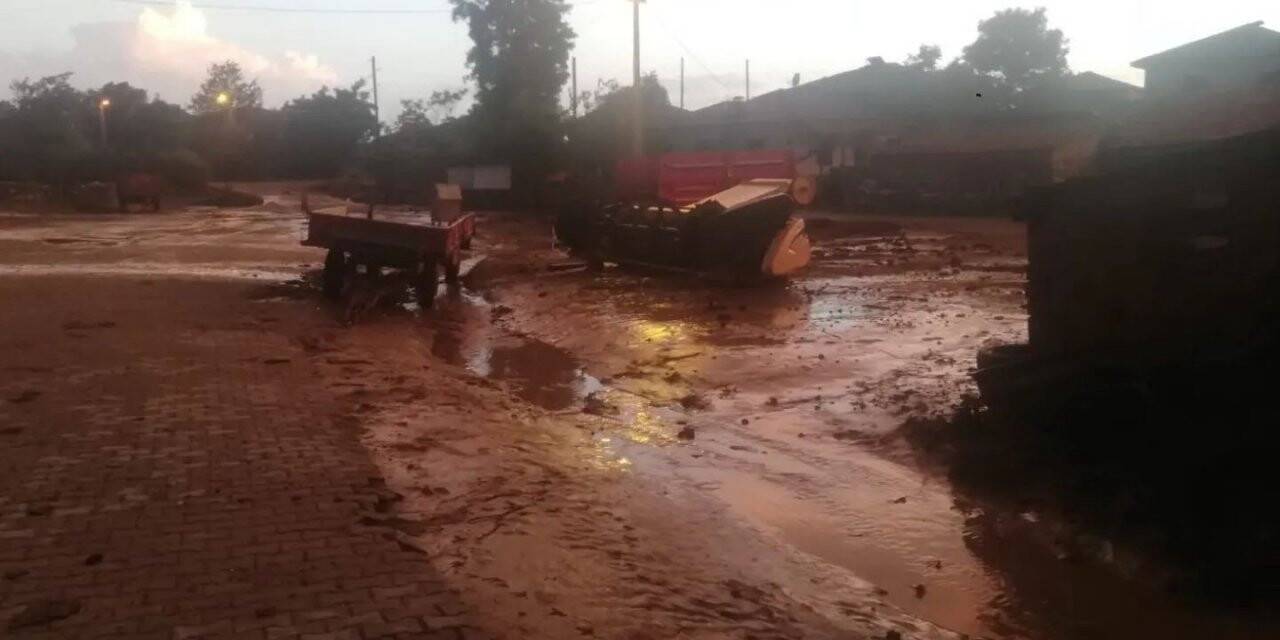 Yağış sonrası Kula köyü sular altın kaldı