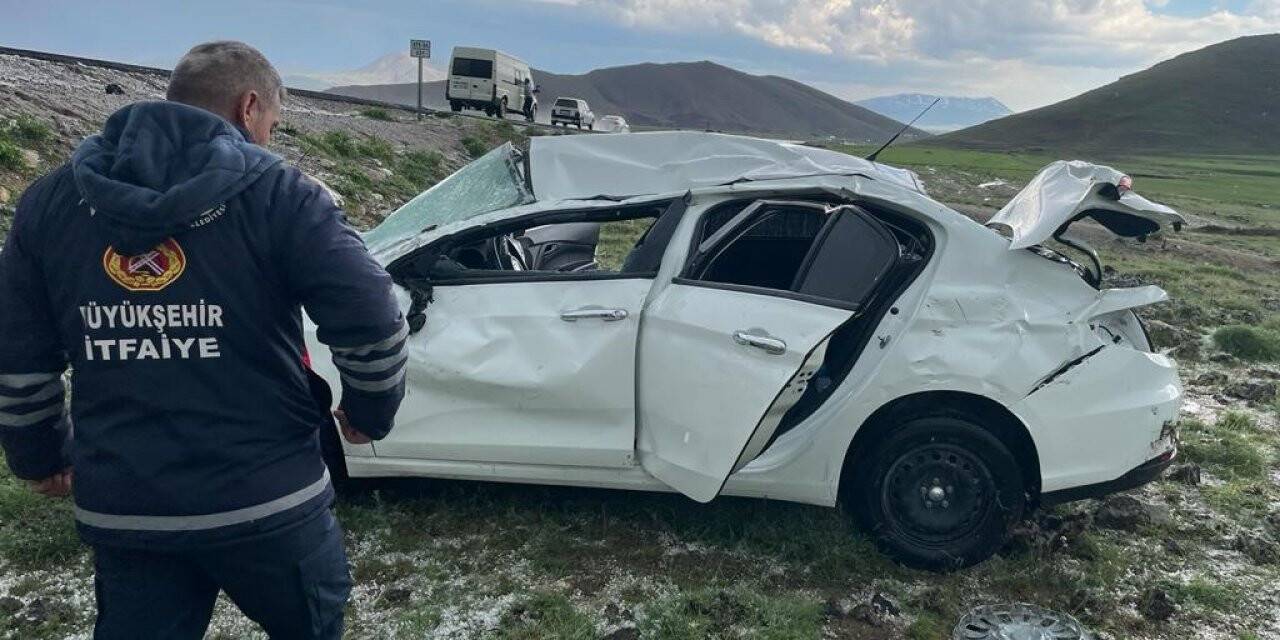 Otomobil kontrolden çıktı: 3 yaralı