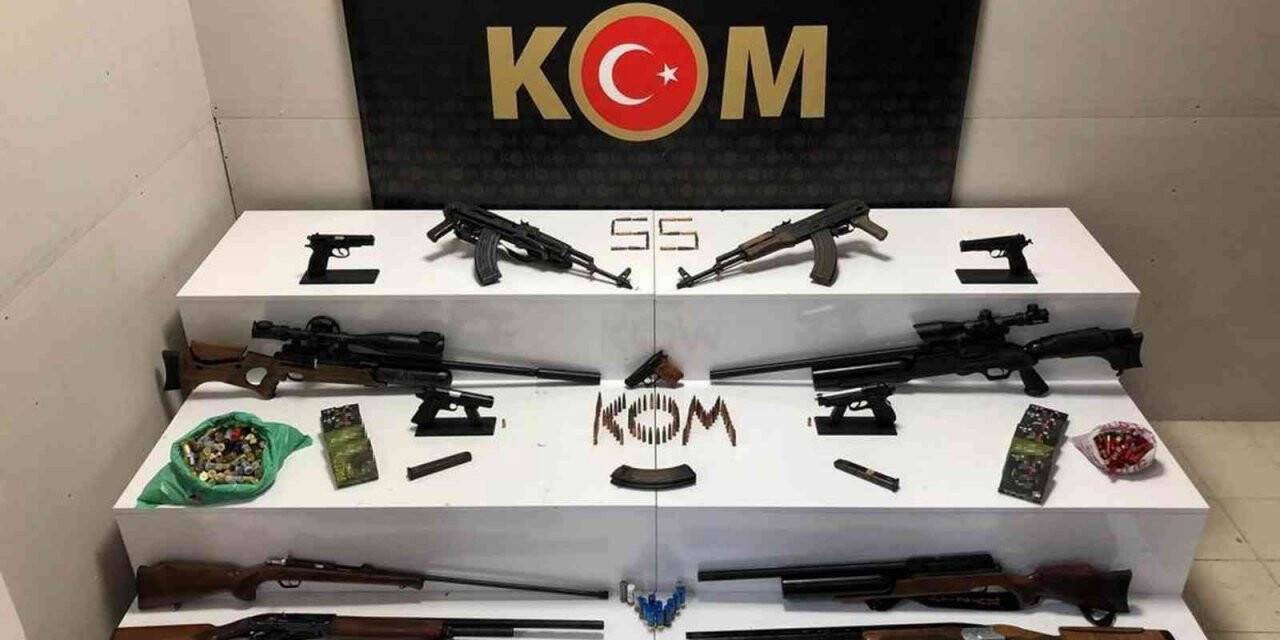 Samsun’da çiftlik evine operasyon: 2’si Kaleşnikof çok sayıda silah ele geçirildi