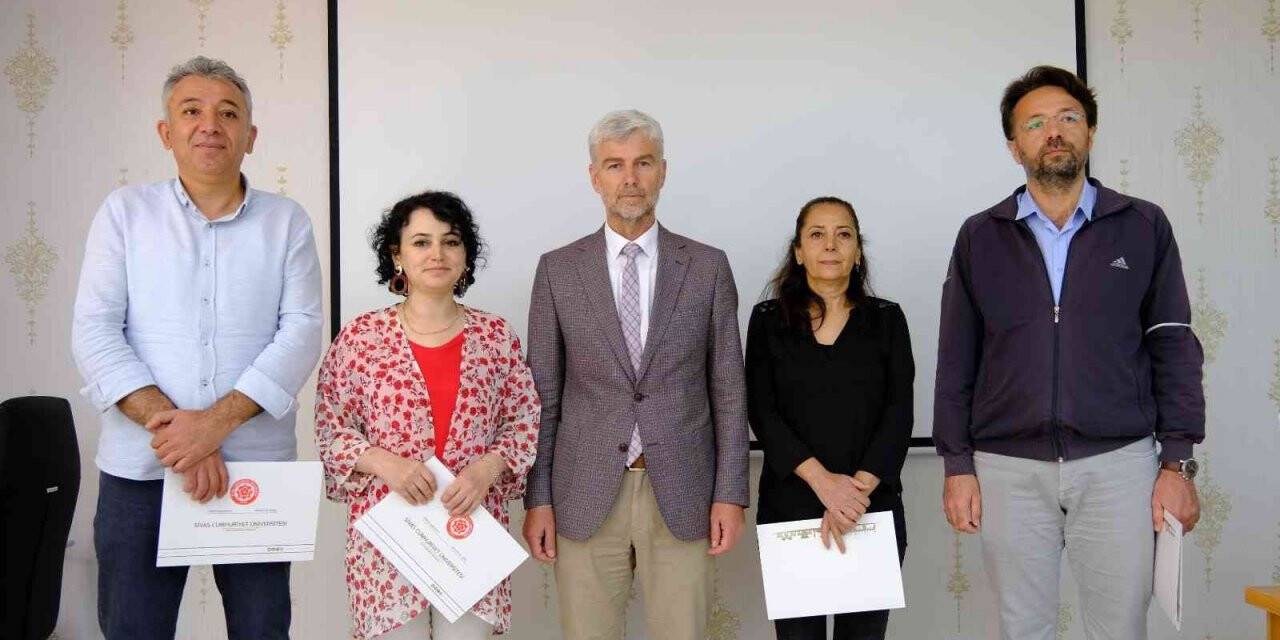 Başarılı akademisyenlere belge takdim edildi