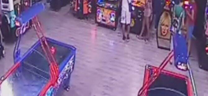 TURİST ÇİFT TELEFON ÇALDI