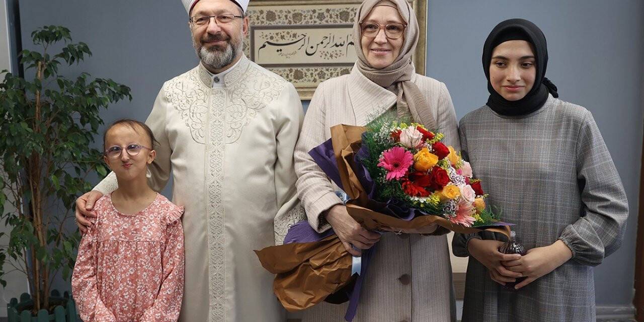 Diyanet İşleri Başkanı Erbaş, görme engelli hafızlık öğrencilerinin yıl sonu etkinliğine katıldı