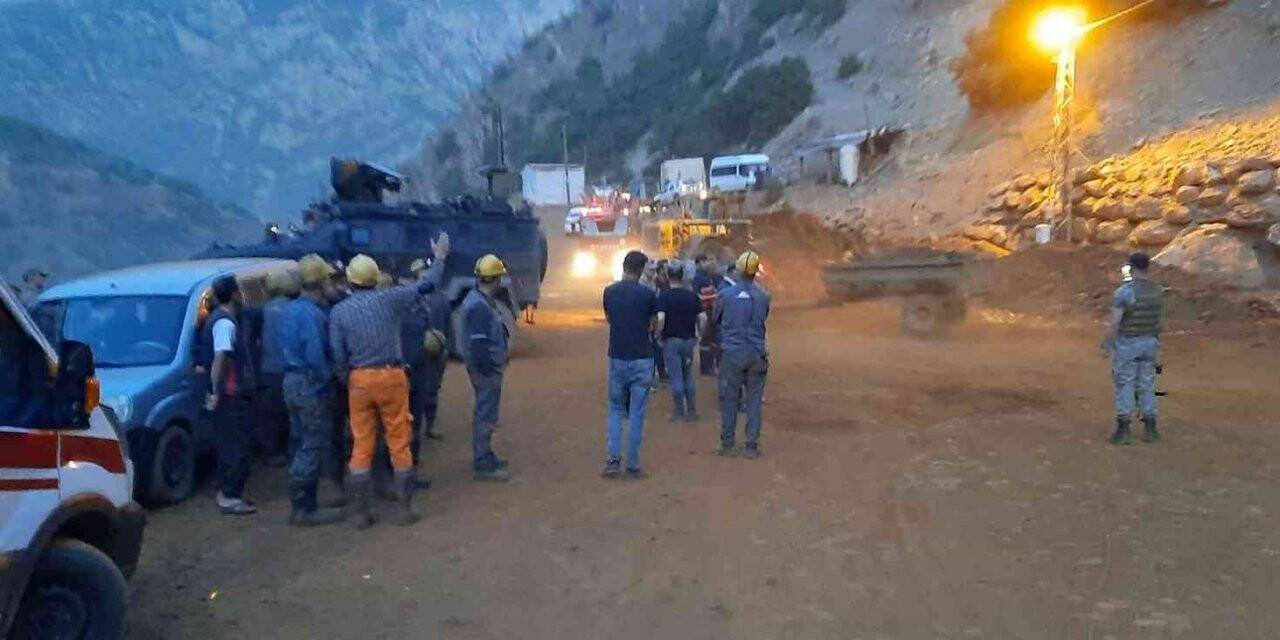 Hakkari’de göçükte mahsur kalan madenci kurtarıldı