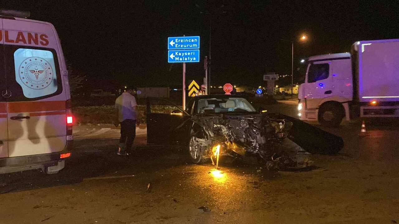 Sivas’ta trafik kazası:1’i ağır 5 yaralı