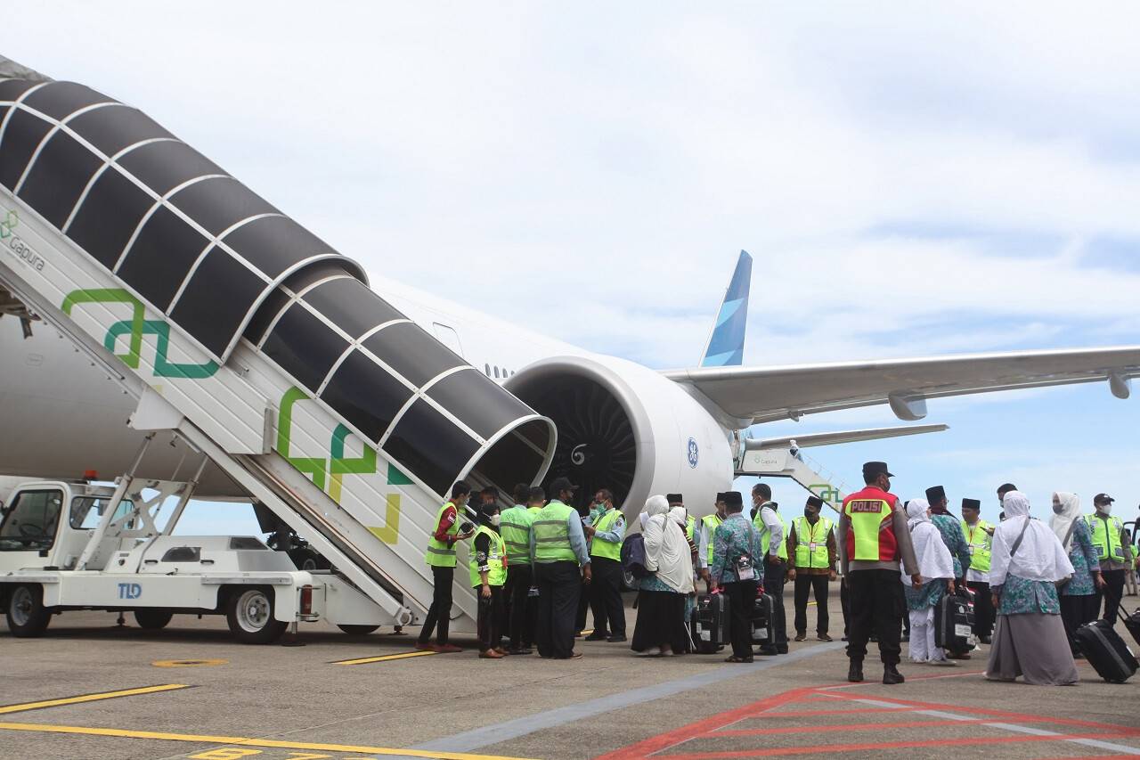 İki yıl aradan sonra yurt dışından ilk hacı adayı kafilesi Suudi Arabistan’da