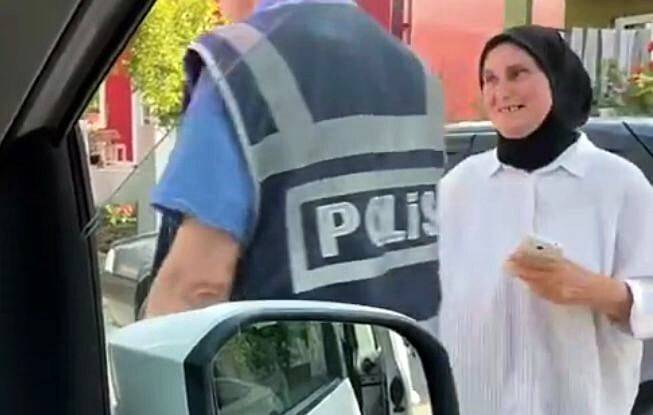 Kimliğini evde unutan görme engelli öğrenciyi polis sınava yetiştirdi