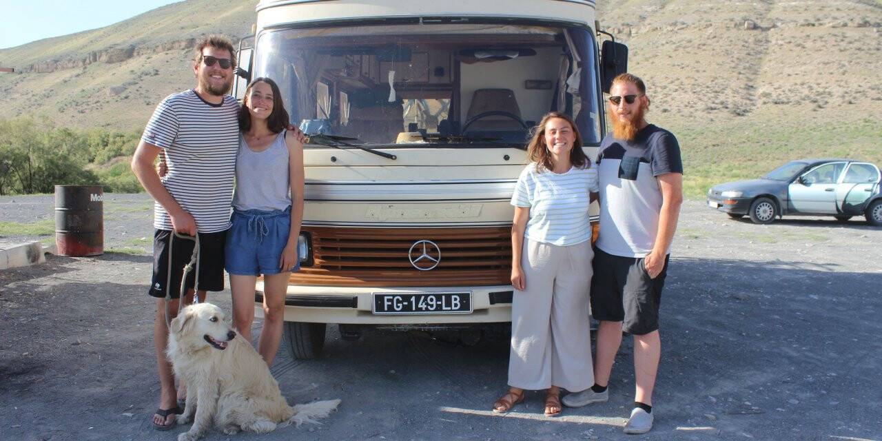 Avrupa turuna çıkan iki Fransız aile Acıgöl'de mola verdi
