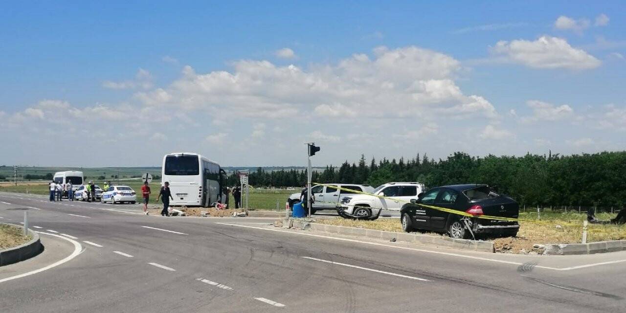 Askeri araçla otomobil çarpıştı, bir kişi öldü, 9 kişi yaralandı