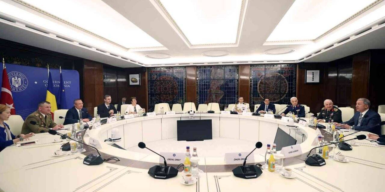 Bakan Akar, Romanya Başbakanı Ciuca ile görüştü