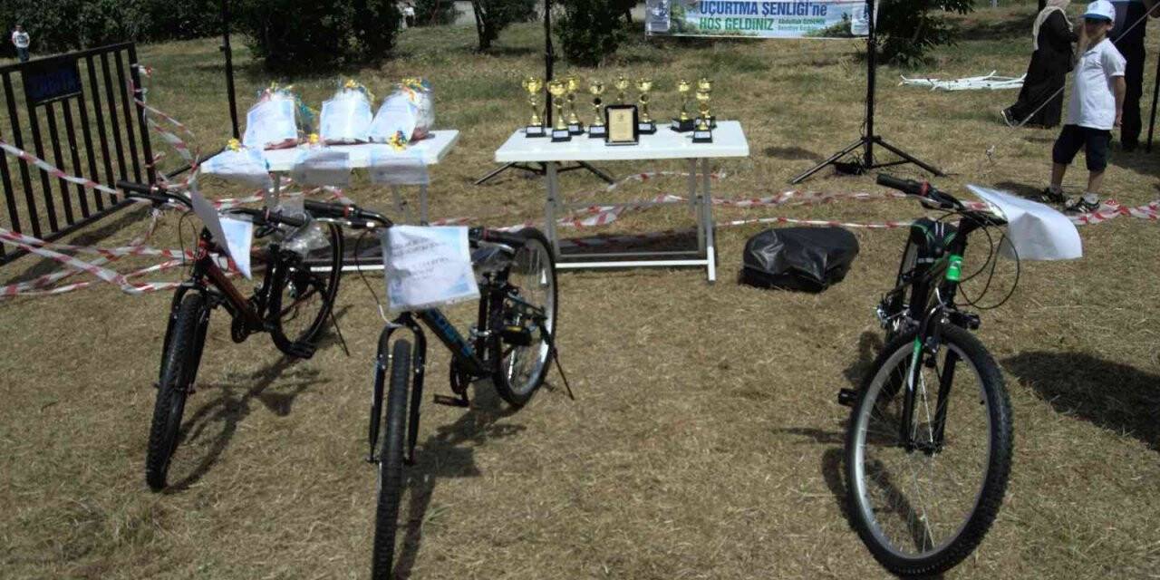 Bağcılar 23. Uçurtma Şenliği’ne devasa uçurtma damga vurdu